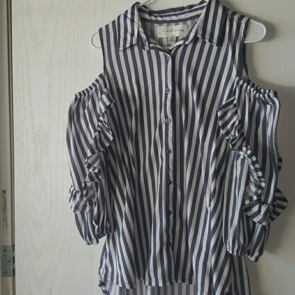 Cold shoulder top
